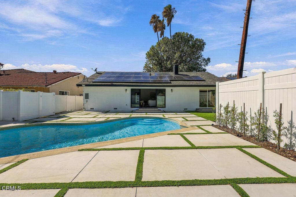 8334 Gladbeck Avenue, Northridge, CA 91324 IrenBzunixNorthridgephotosss