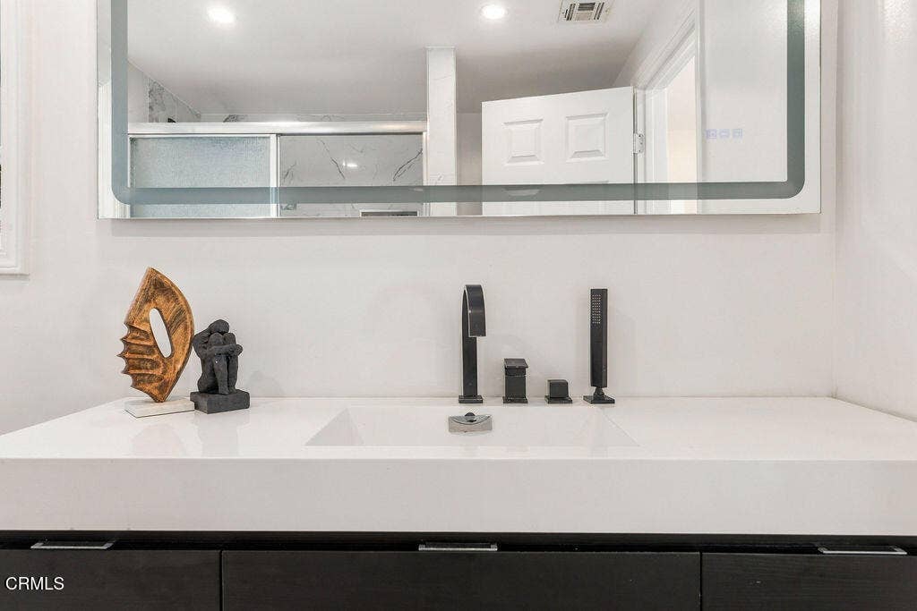 8334 Gladbeck Avenue, Northridge, CA 91324 IrenBzunixNorthridgephotos-6