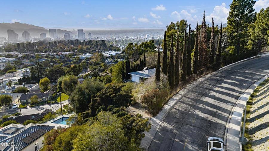 Property photo for 949 Avonoak Terrace, Glendale, CA