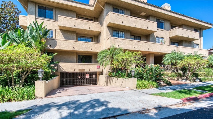 Property photo for 221 S Oak Knoll Avenue, #202, Pasadena, CA