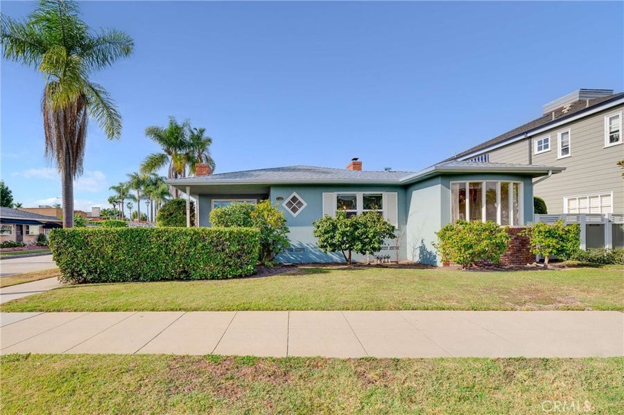 Property photo for 5320 E Broadway, Long Beach, CA