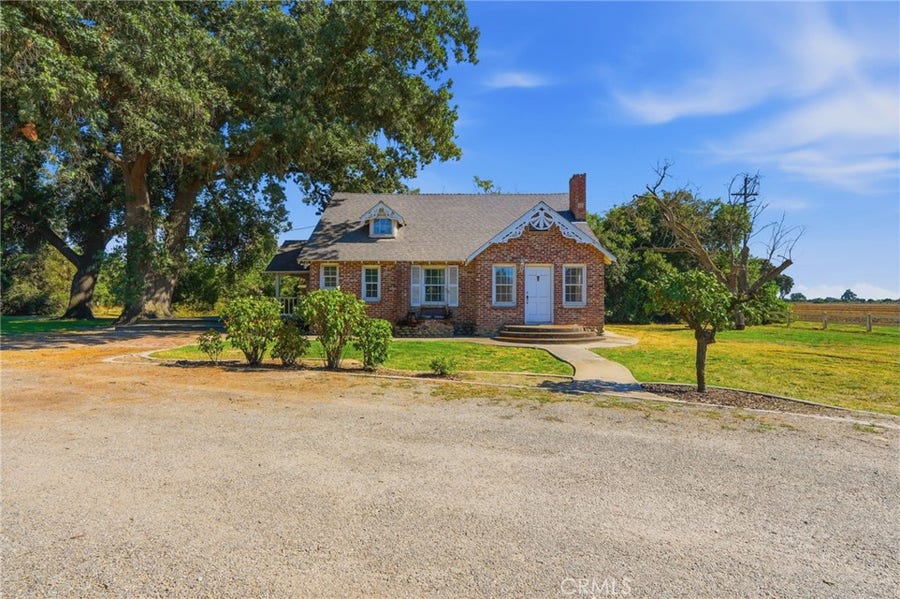 Property photo for 21530 Tiburico Avenue, Laton, CA
