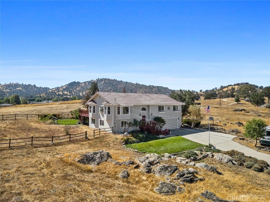 Property photo for 28360 Burning Tree Drive, Tehachapi, CA