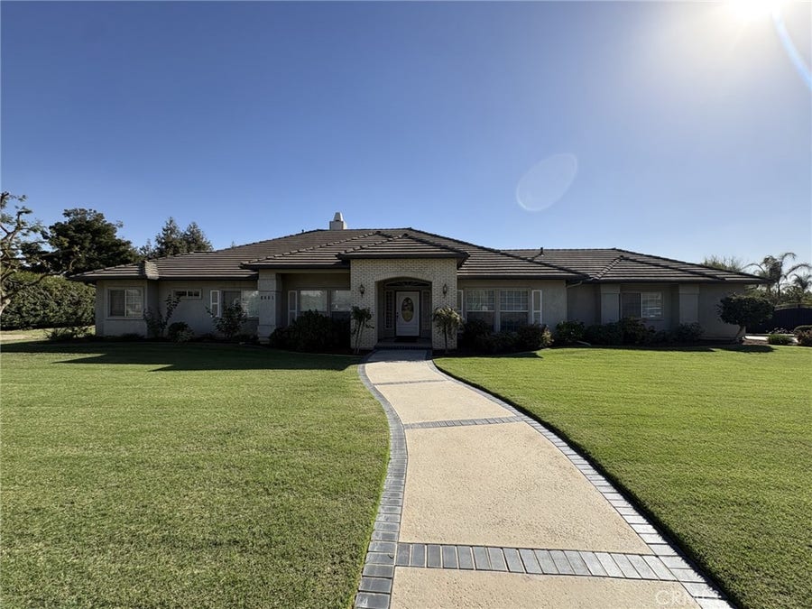 Property photo for 6001 W Grove Court, Visalia, CA