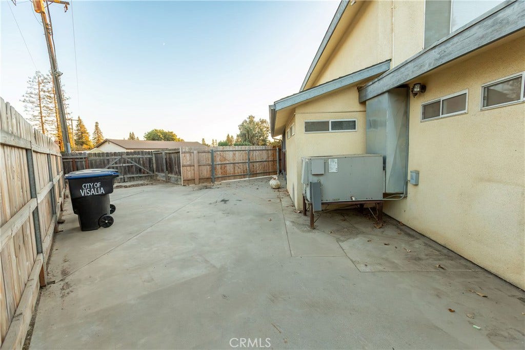 2440 E Howard, Visalia, CA 93292 2440 E Howard, Visalia, CA 93292