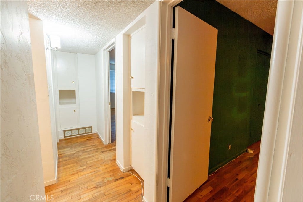 2440 E Howard, Visalia, CA 93292 2440 E Howard, Visalia, CA 93292