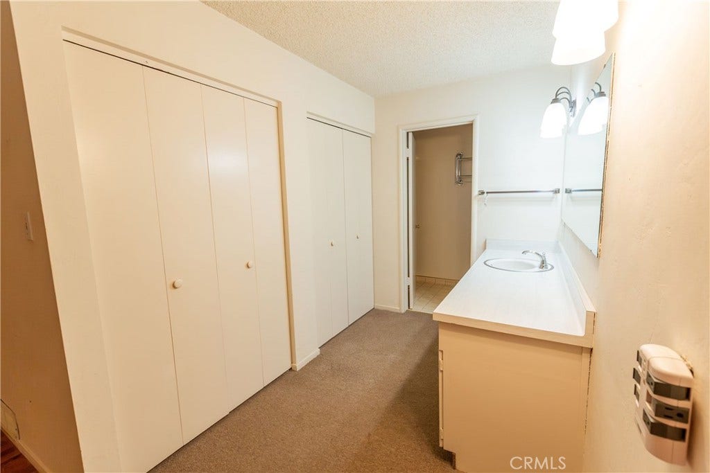 2440 E Howard, Visalia, CA 93292 2440 E Howard, Visalia, CA 93292