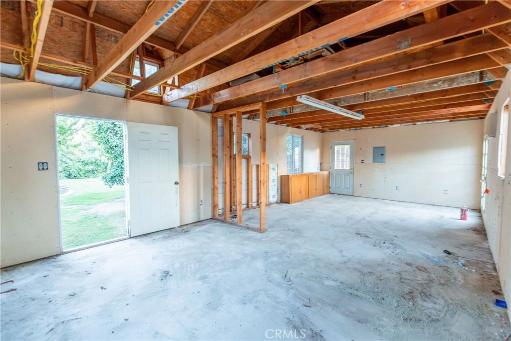 2440 E Howard, Visalia, CA 93292 2440 E Howard, Visalia, CA 93292