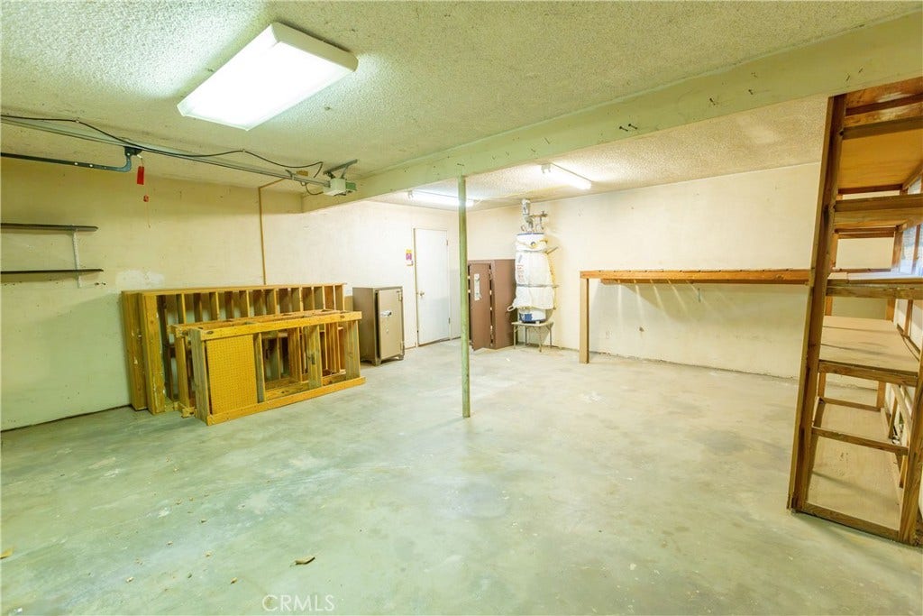 2440 E Howard, Visalia, CA 93292 2440 E Howard, Visalia, CA 93292