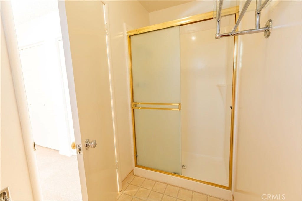 2440 E Howard, Visalia, CA 93292 2440 E Howard, Visalia, CA 93292