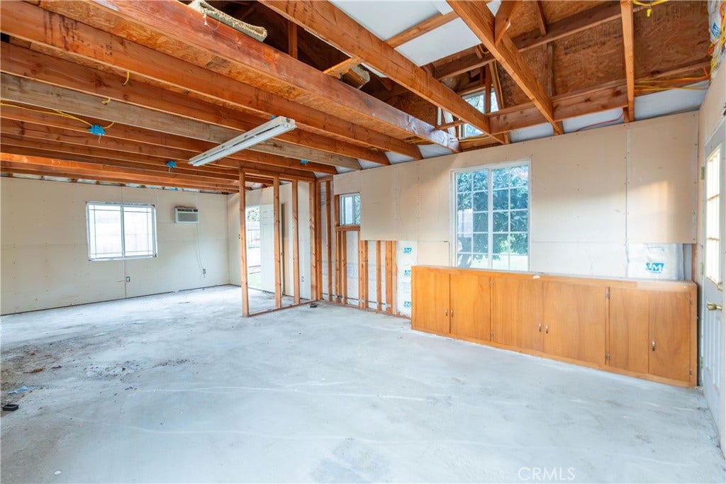 2440 E Howard, Visalia, CA 93292 2440 E Howard, Visalia, CA 93292