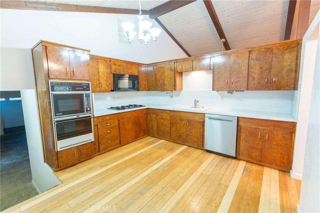 2440 E Howard, Visalia, CA 93292 2440 E Howard, Visalia, CA 93292