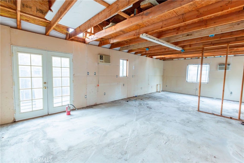 2440 E Howard, Visalia, CA 93292 2440 E Howard, Visalia, CA 93292