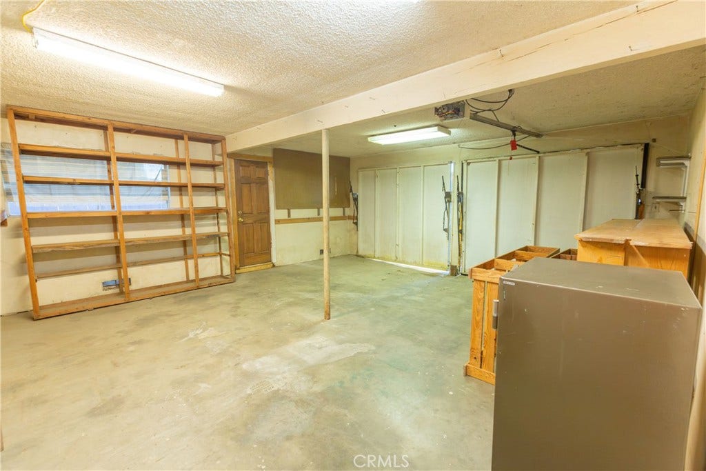 2440 E Howard, Visalia, CA 93292 2440 E Howard, Visalia, CA 93292