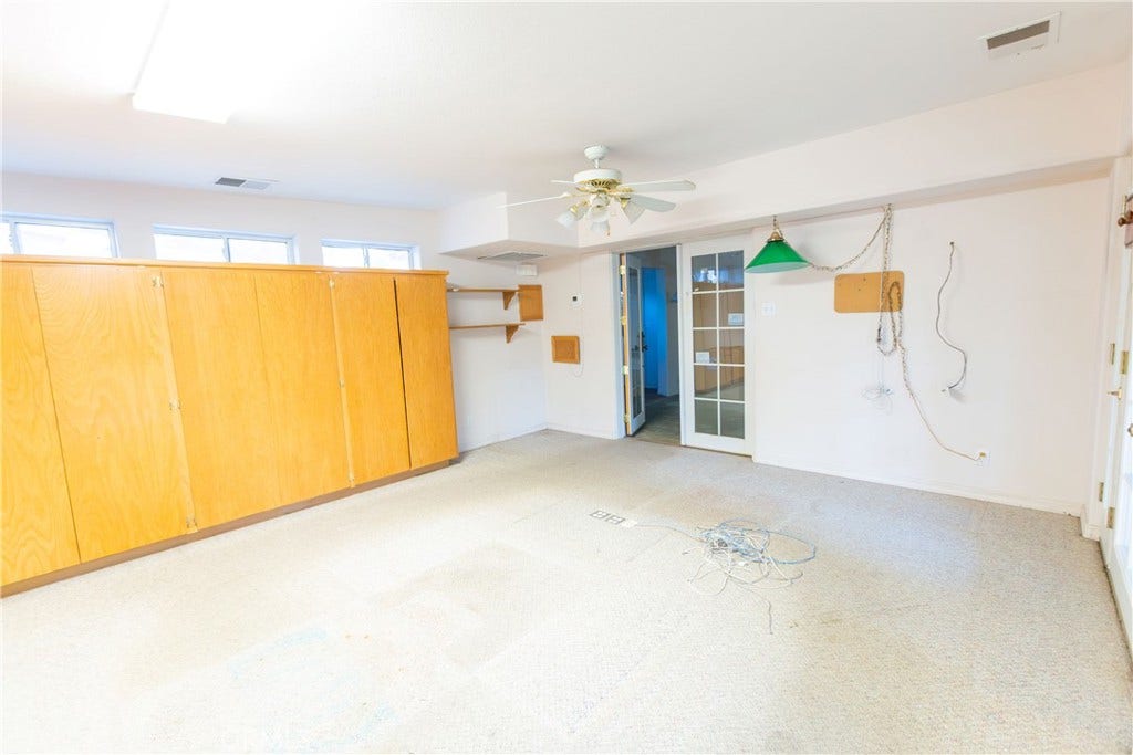 2440 E Howard, Visalia, CA 93292 2440 E Howard, Visalia, CA 93292