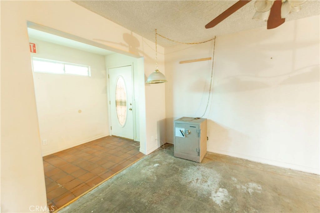 2440 E Howard, Visalia, CA 93292 2440 E Howard, Visalia, CA 93292