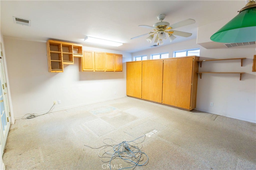 2440 E Howard, Visalia, CA 93292 2440 E Howard, Visalia, CA 93292