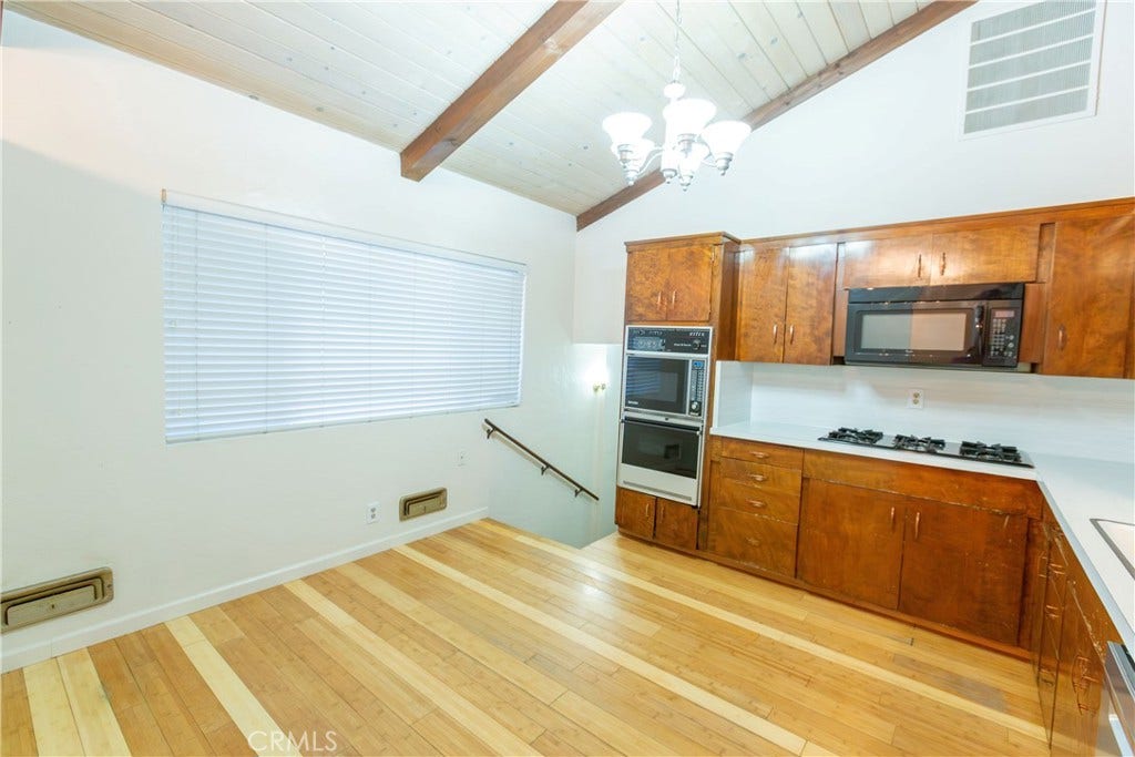 2440 E Howard, Visalia, CA 93292 2440 E Howard, Visalia, CA 93292