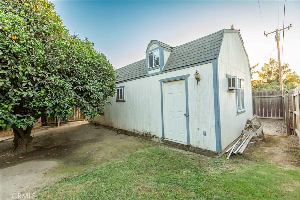 2440 E Howard, Visalia, CA 93292 2440 E Howard, Visalia, CA 93292