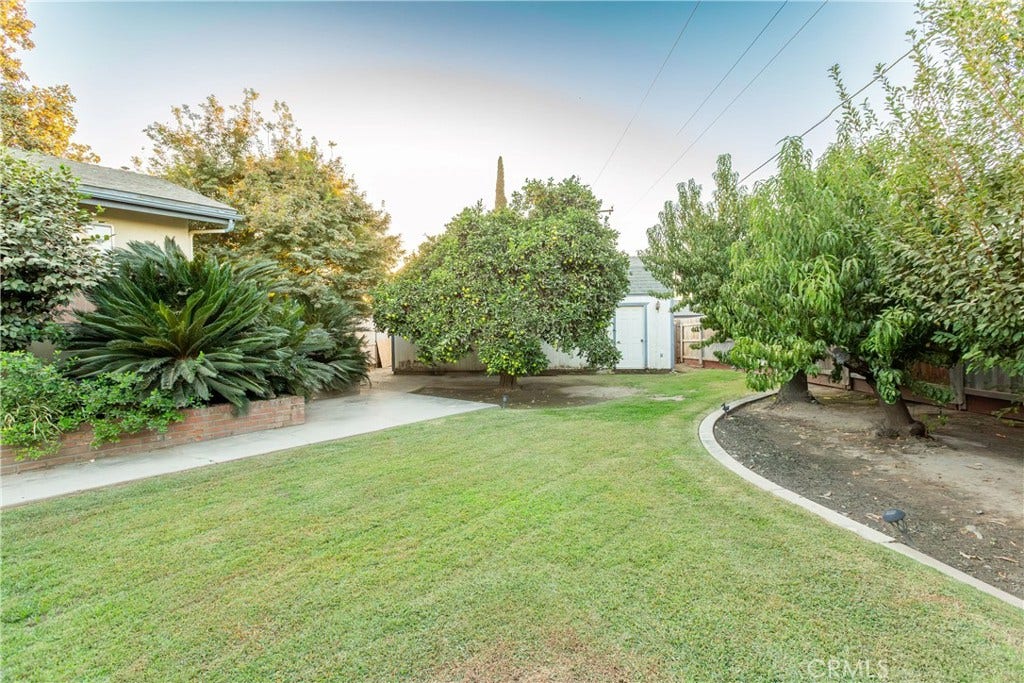 2440 E Howard, Visalia, CA 93292 2440 E Howard, Visalia, CA 93292