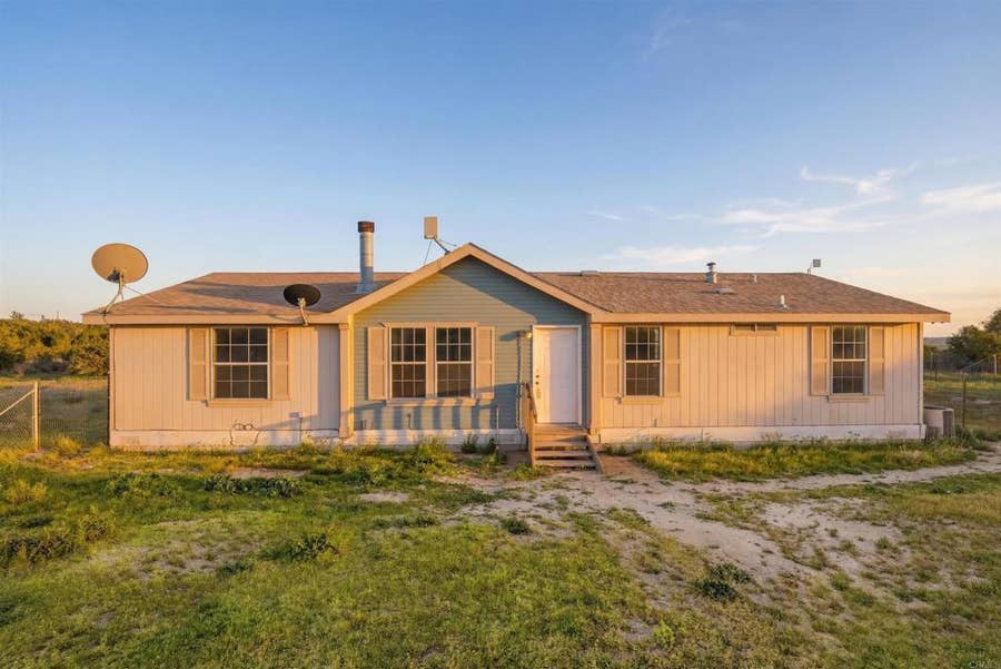 Property photo for 909 Tierra De Luna, Boulevard, CA