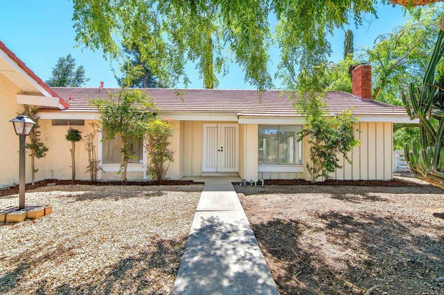 Property photo for 37985 Avenida Bravura, Temecula, CA