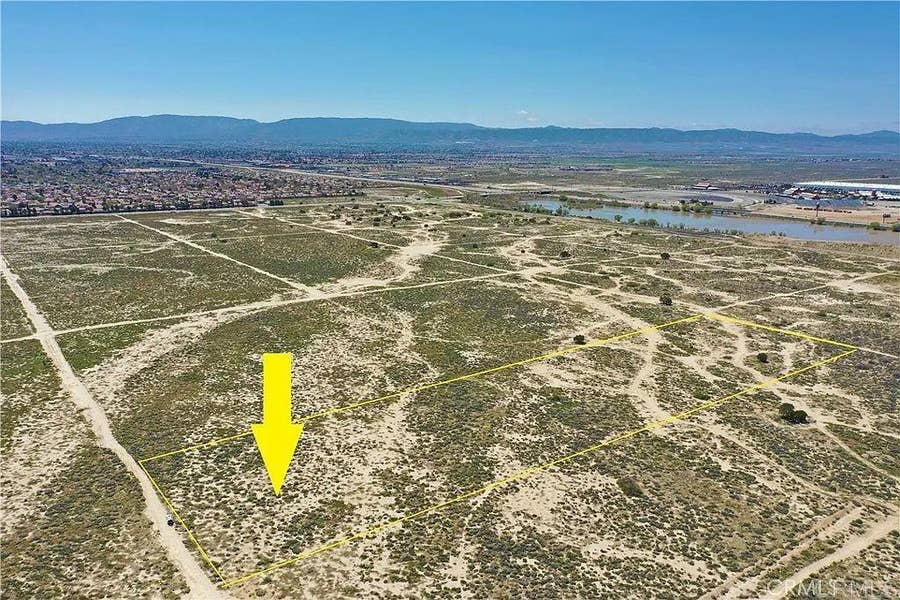 Property photo for 15 Vic Avenue, Lancaster, CA