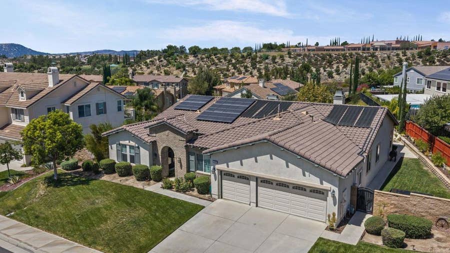 Property photo for 33982 Baystone Street, Temecula, CA