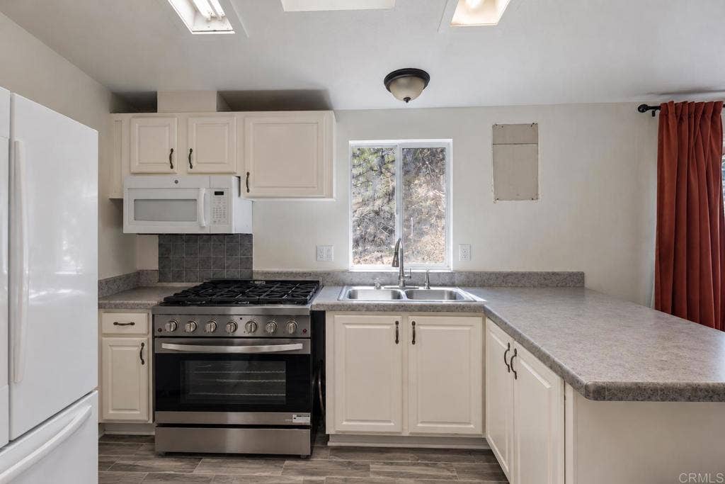 1020 Silverbrook Drive, El Cajon, CA 92019 1020 Silverbrook Drive, El Cajon, CA 92019