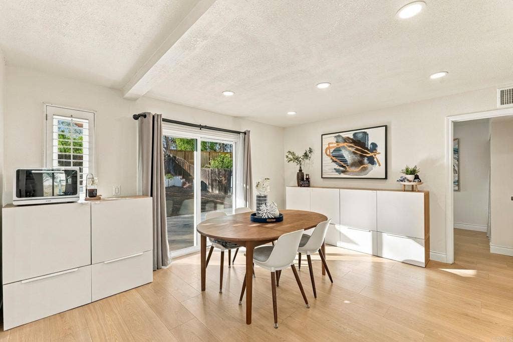 2343 Fair Oak Ct, Escondido, CA 92026