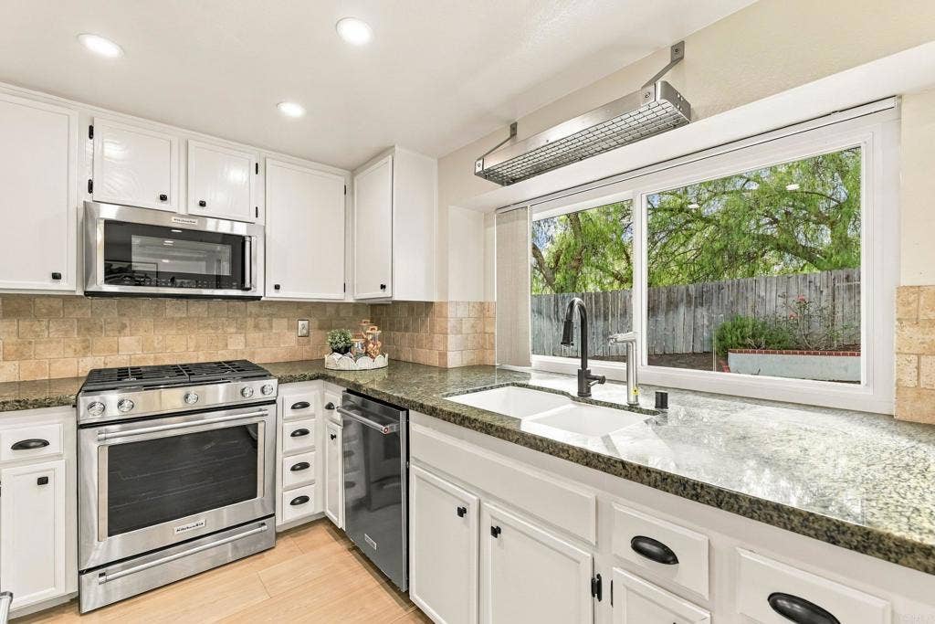 2343 Fair Oak Ct, Escondido, CA 92026