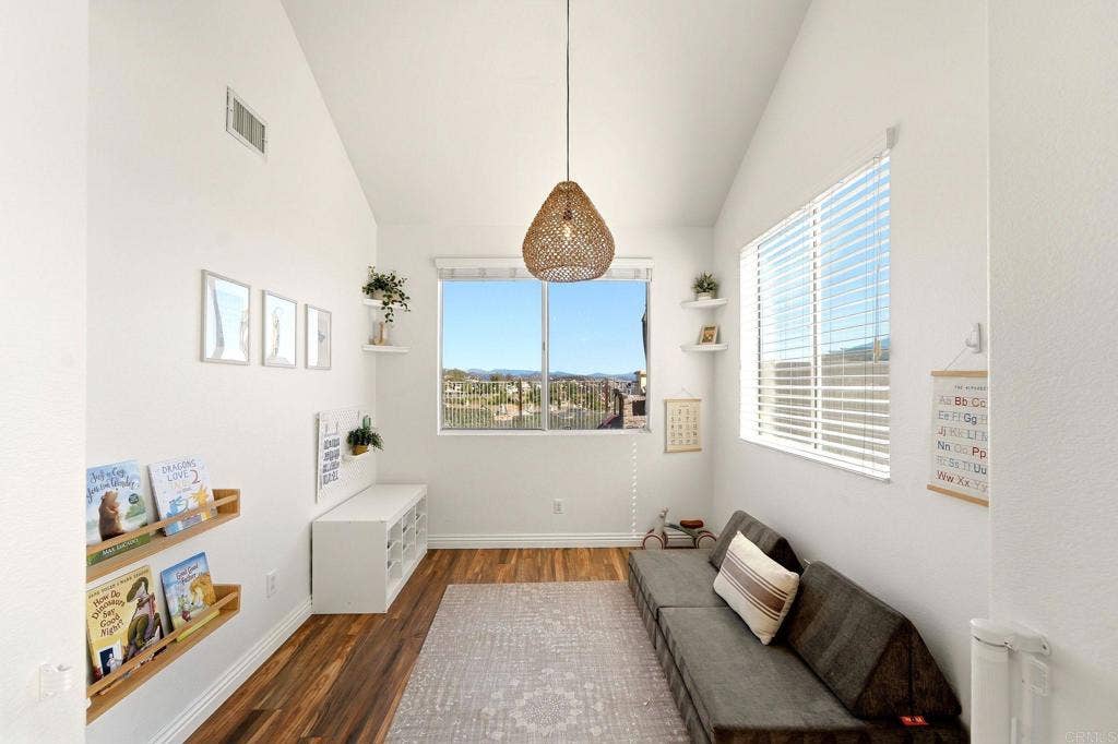 2467 Rock View, Escondido, CA 92026