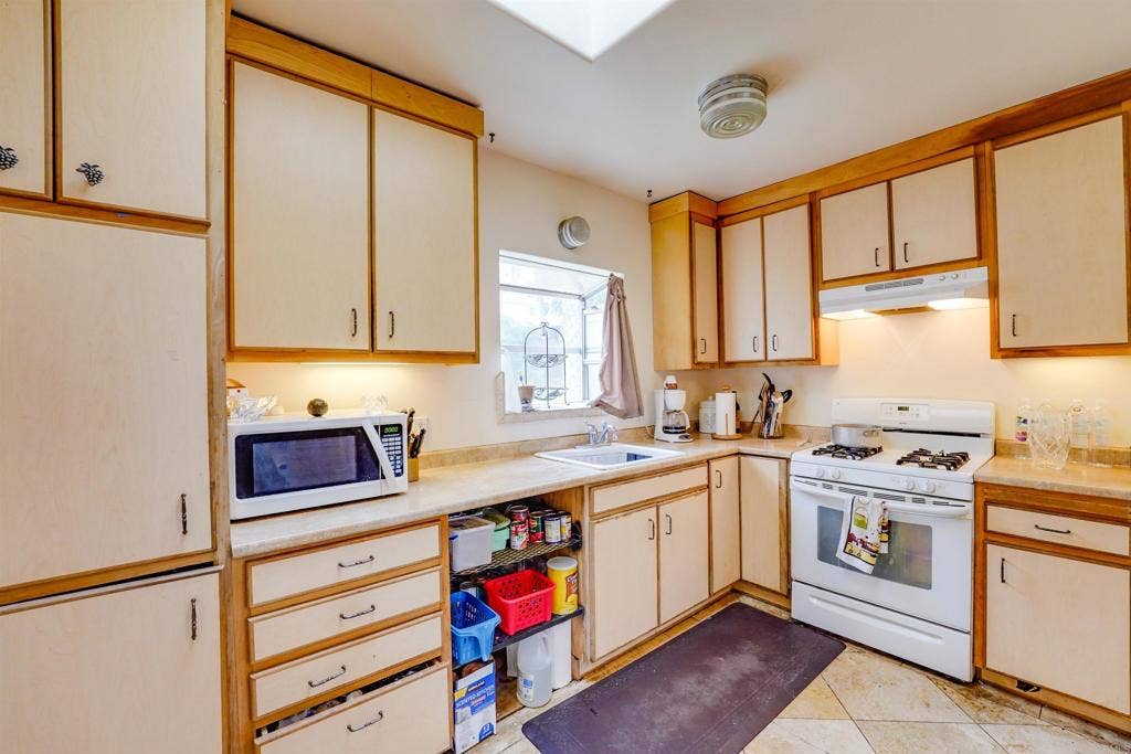 12732 Castle Court Drive, Lakeside, CA 92040