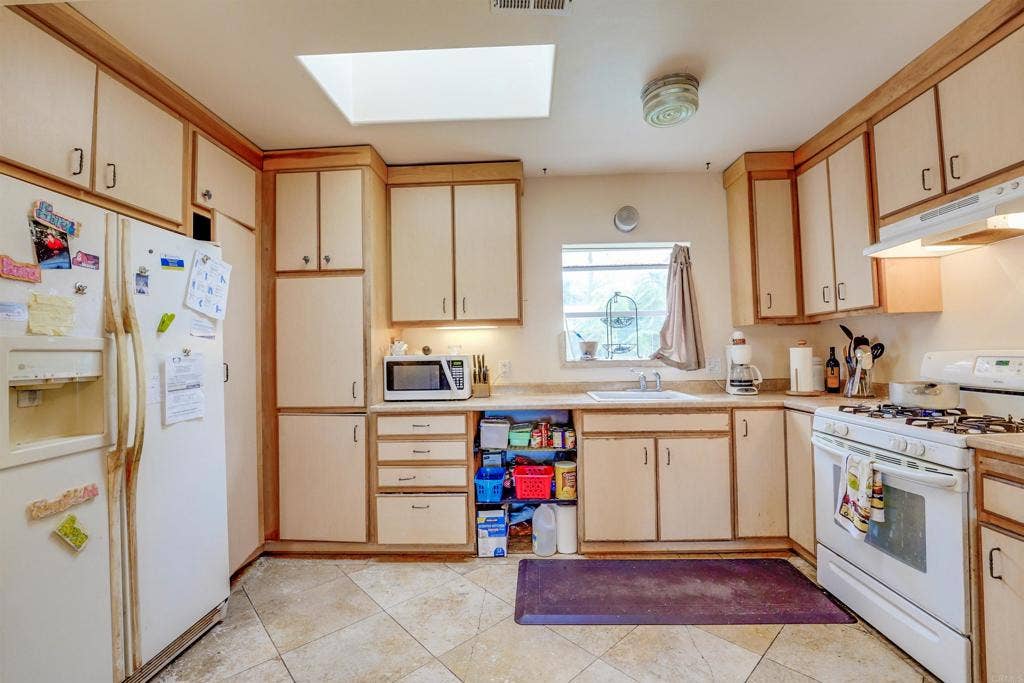 12732 Castle Court Drive, Lakeside, CA 92040