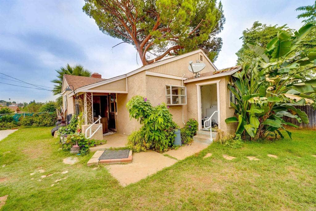 12732 Castle Court Drive, Lakeside, CA 92040