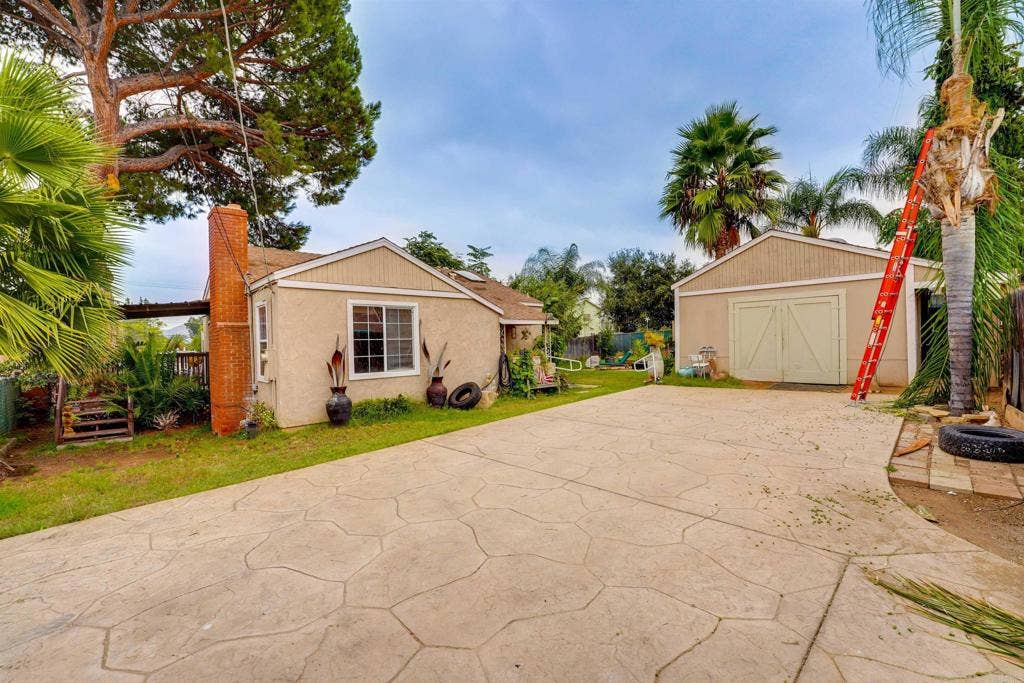 12732 Castle Court Drive, Lakeside, CA 92040
