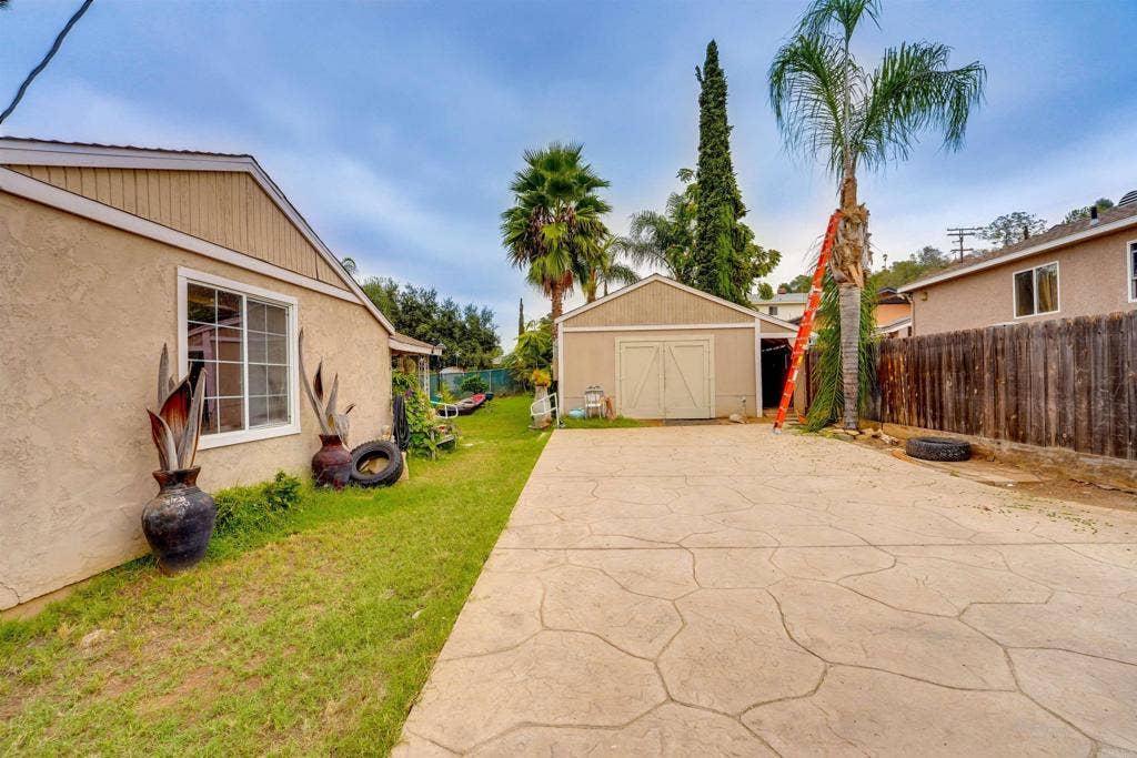 12732 Castle Court Drive, Lakeside, CA 92040
