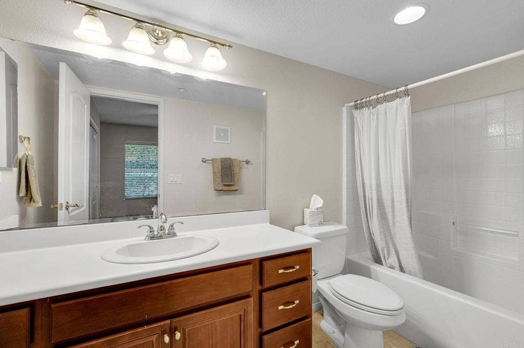 164 Via Montisi, Santee, CA 92071 164 Via Montisi, Santee, CA 92071