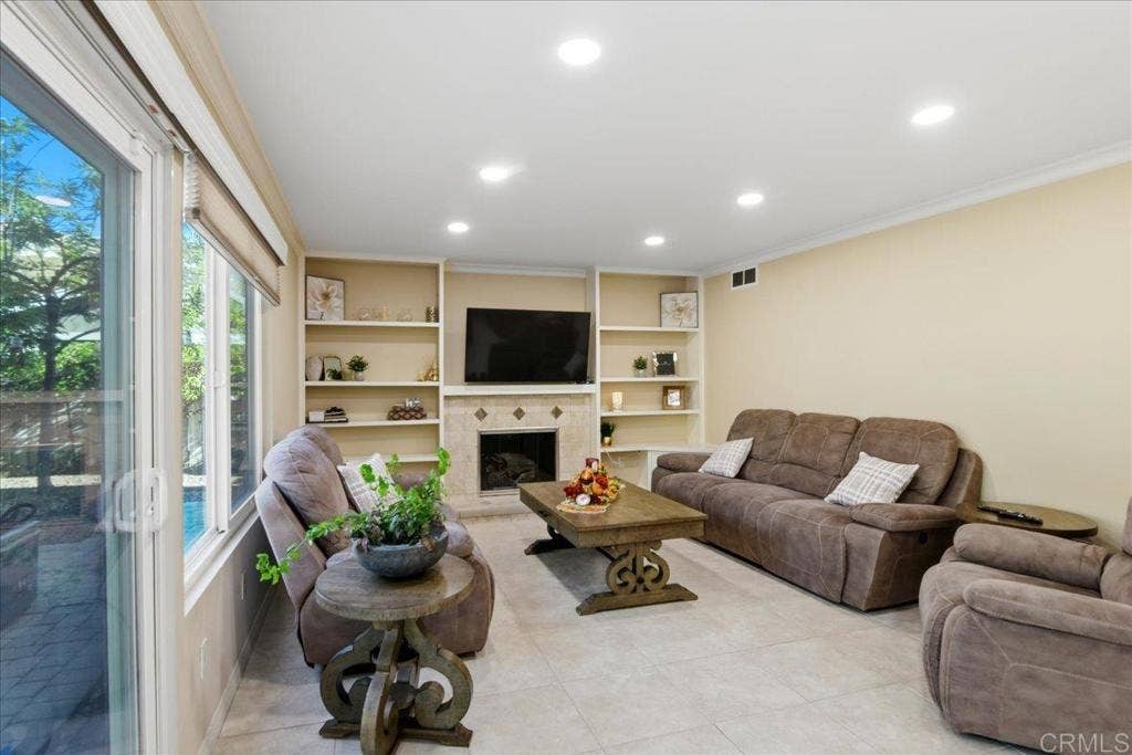 1695 Arnheim CT, El Cajon, CA 92021 1695 Arnheim CT, El Cajon, CA 92021
