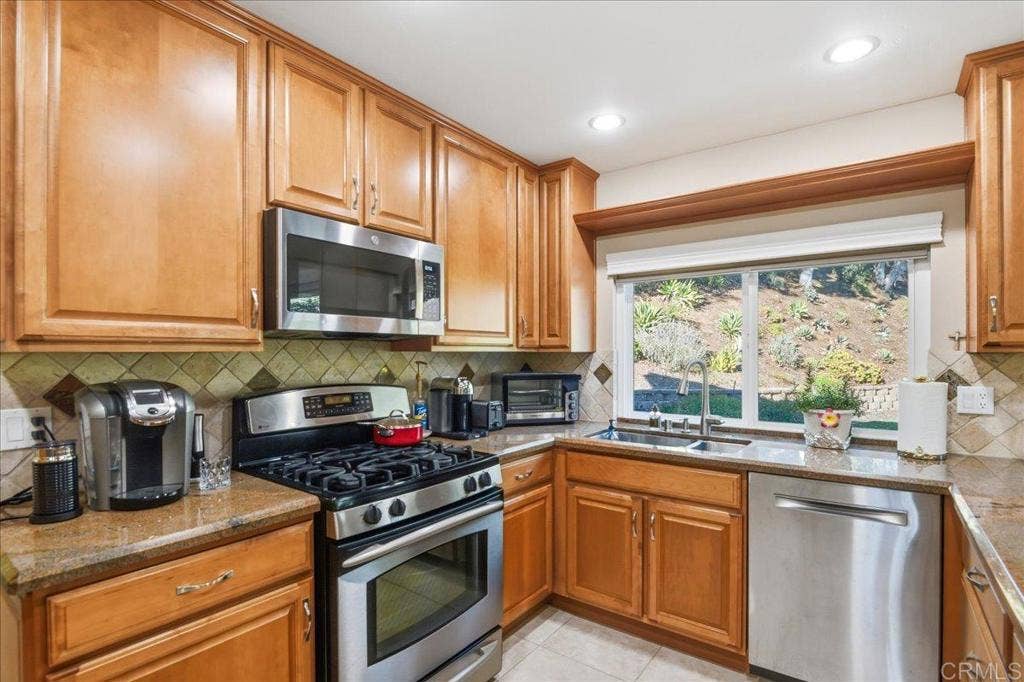 1695 Arnheim CT, El Cajon, CA 92021 1695 Arnheim CT, El Cajon, CA 92021