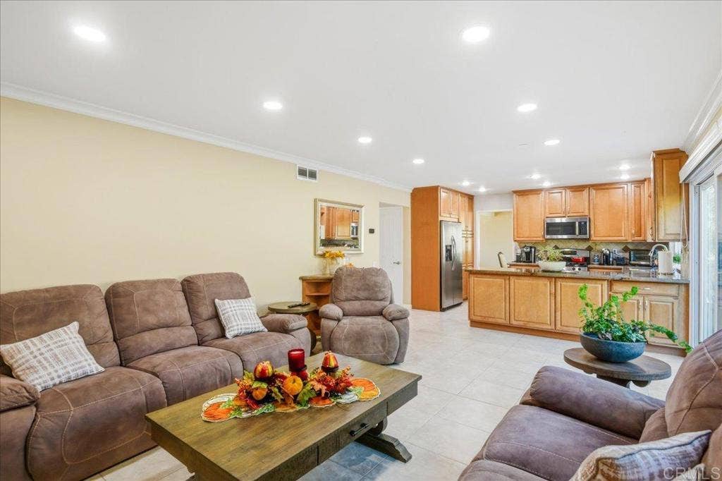 1695 Arnheim CT, El Cajon, CA 92021 1695 Arnheim CT, El Cajon, CA 92021