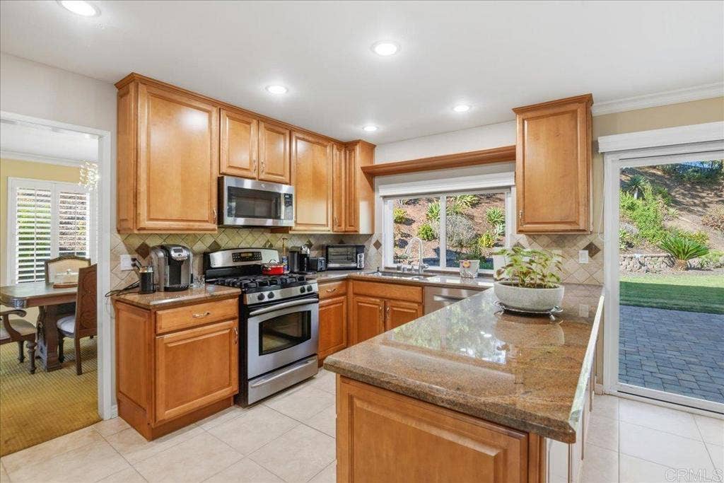 1695 Arnheim CT, El Cajon, CA 92021 1695 Arnheim CT, El Cajon, CA 92021