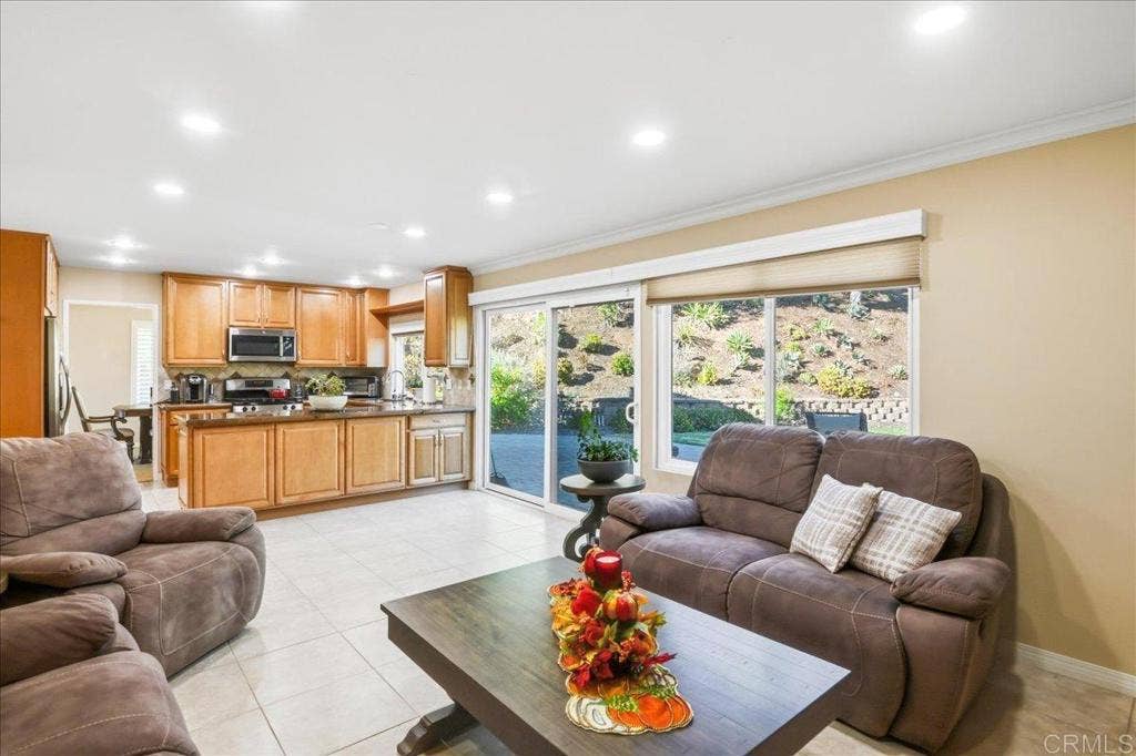 1695 Arnheim CT, El Cajon, CA 92021 1695 Arnheim CT, El Cajon, CA 92021