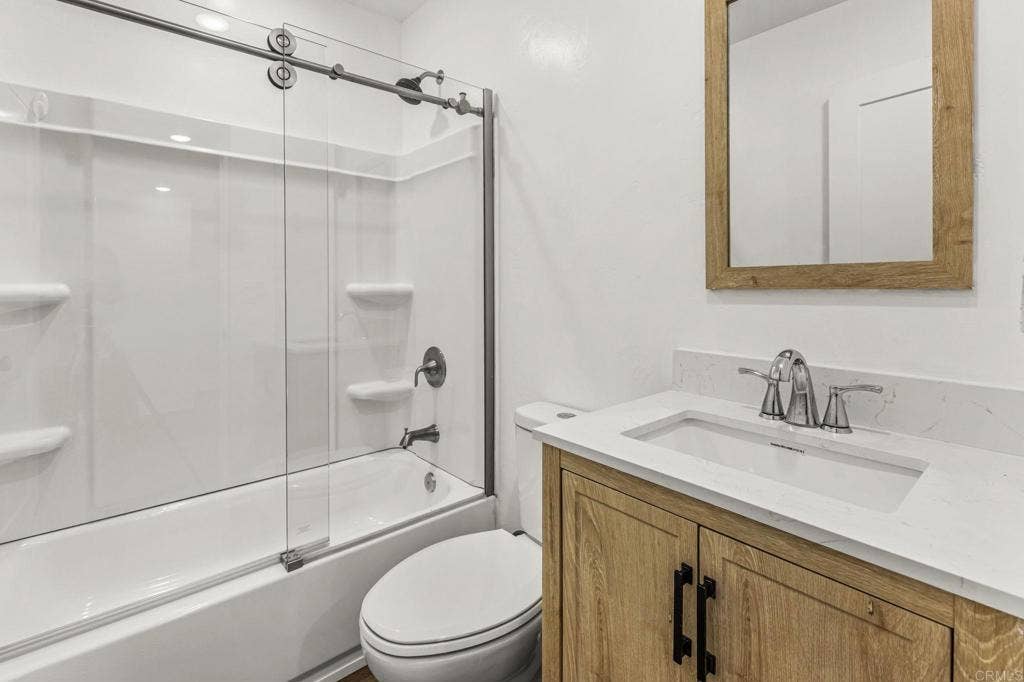 5206 La Paz Drive, San Diego, CA 92114 5206 La Paz Drive, San Diego, CA 92114