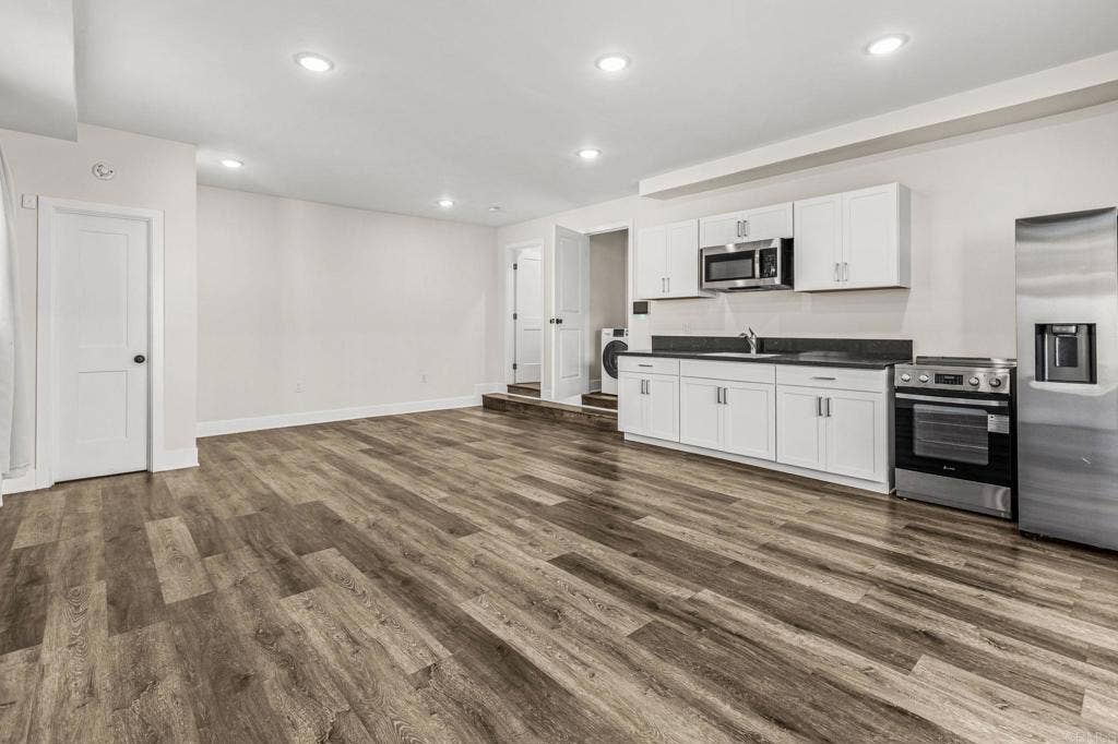 5206 La Paz Drive, San Diego, CA 92114 5206 La Paz Drive, San Diego, CA 92114