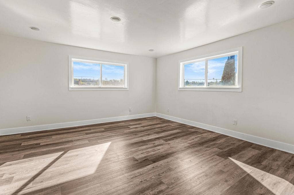 5206 La Paz Drive, San Diego, CA 92114 5206 La Paz Drive, San Diego, CA 92114