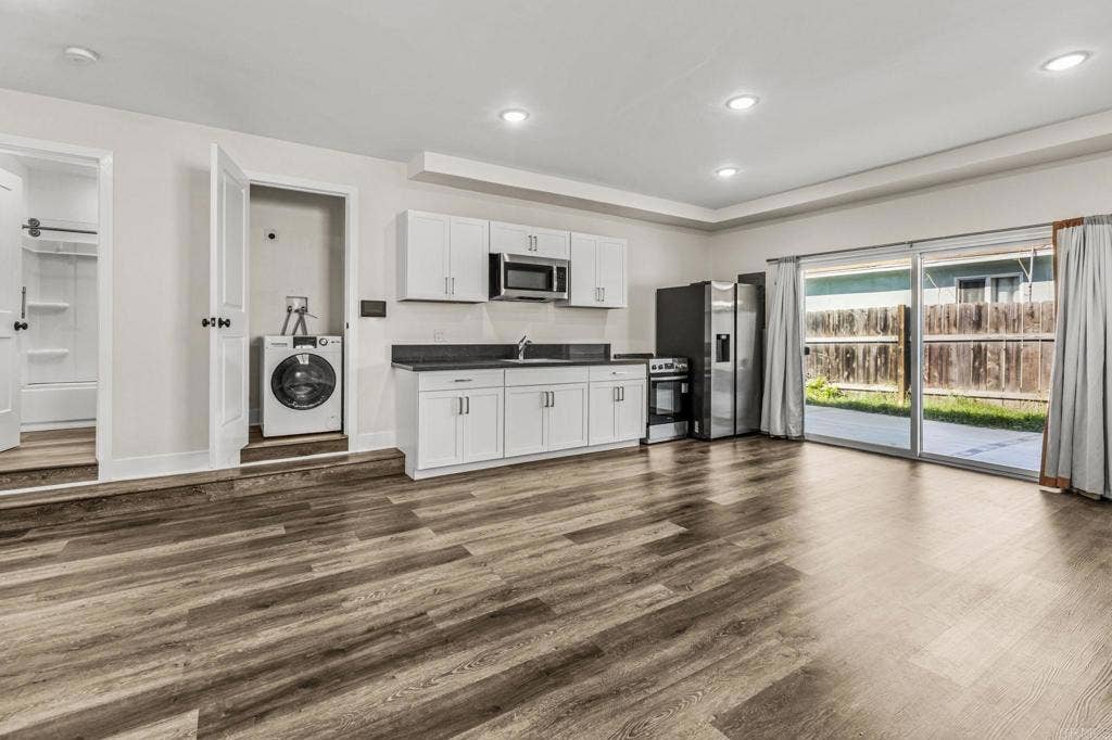 5206 La Paz Drive, San Diego, CA 92114 5206 La Paz Drive, San Diego, CA 92114