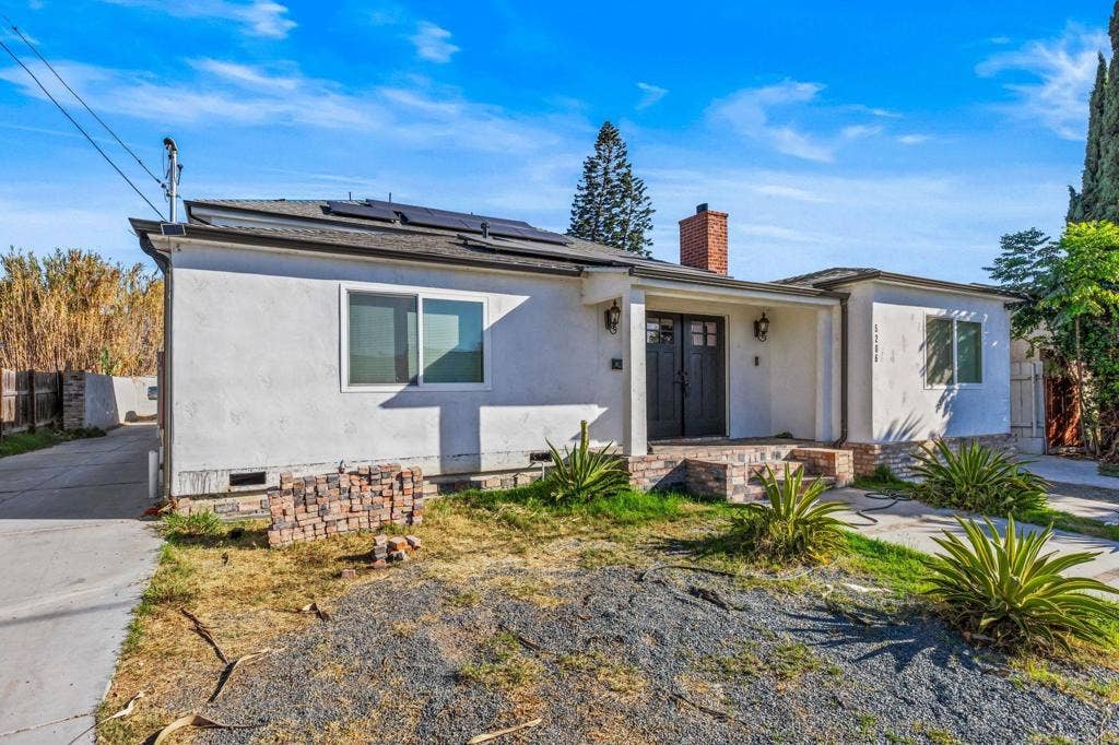 5206 La Paz Drive, San Diego, CA 92114 5206 La Paz Drive, San Diego, CA 92114