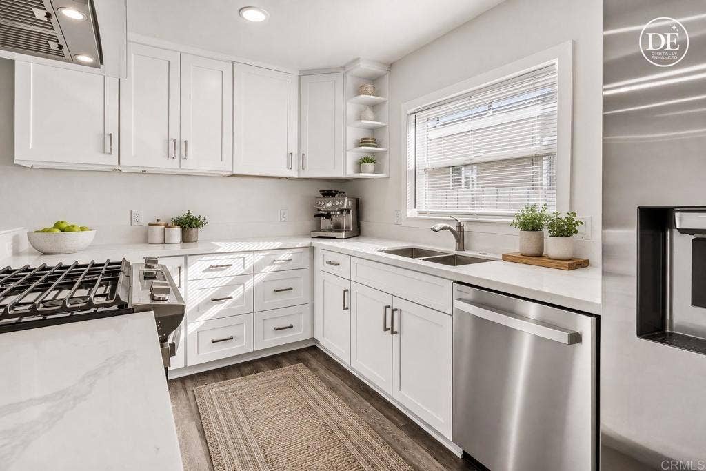 5206 La Paz Drive, San Diego, CA 92114 5206 La Paz Drive, San Diego, CA 92114