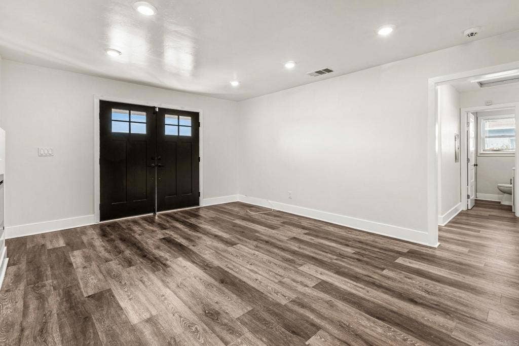 5206 La Paz Drive, San Diego, CA 92114 5206 La Paz Drive, San Diego, CA 92114